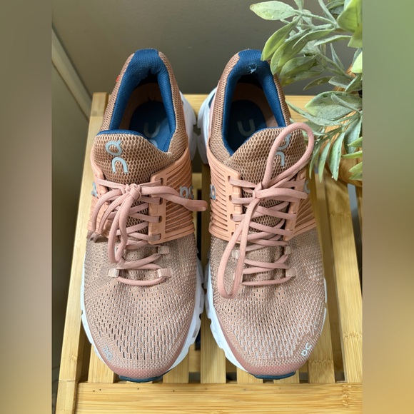 On Running Women's Cloudstyle Sneakers in Dusty Coral and Navy Women’s 8.5 - Picture 4 of 10